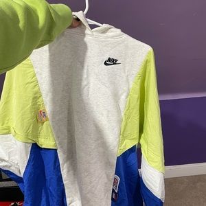 Nike sweatshirt; runs bigger than a xs…see last pic for reference.It’s oversized